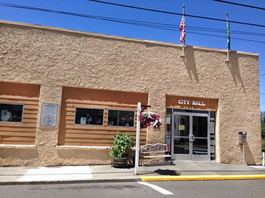 Street view of Winlock City Hall.